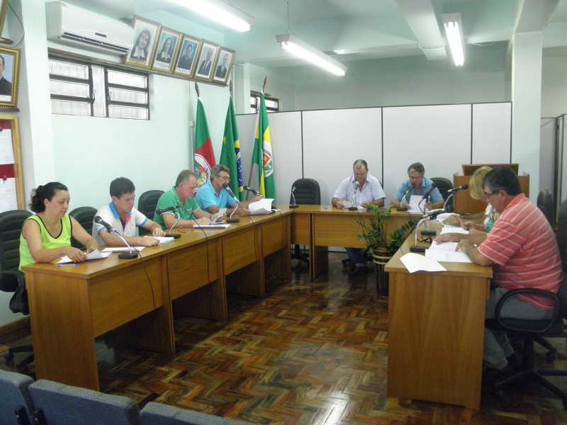 APROVADO PROJETO DE LEI N.º 2.661 DE 15 DE JANEIRO DE 2014.