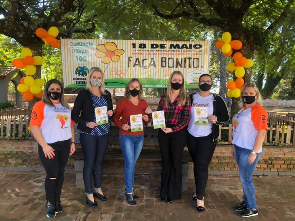 Vereadoras apoiando a causa do Dia Nacional de Combate ao Abuso e a Exploração Contra Crianças e Adolescentes
