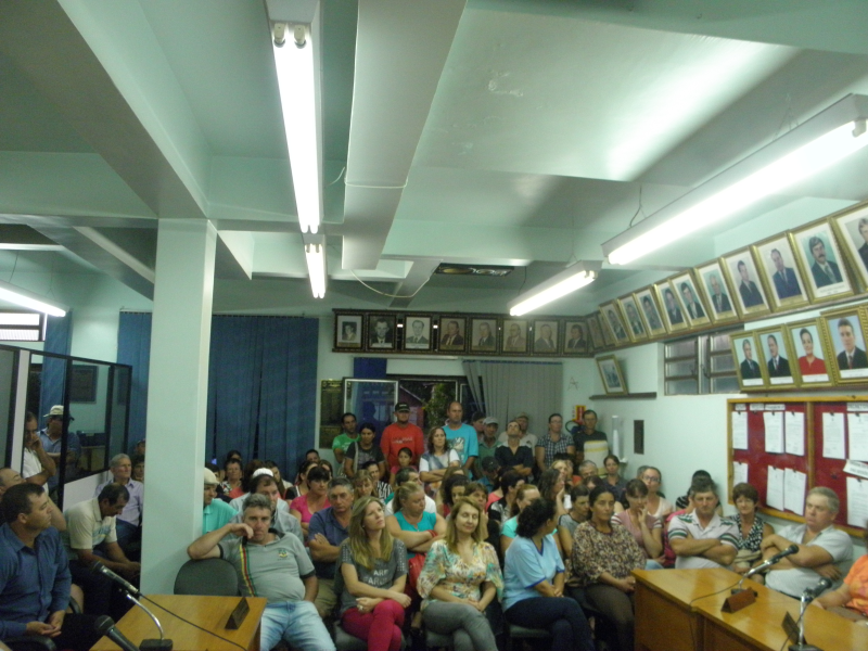 Reunião sobre Fechamento das Escolas do Interior do Município.