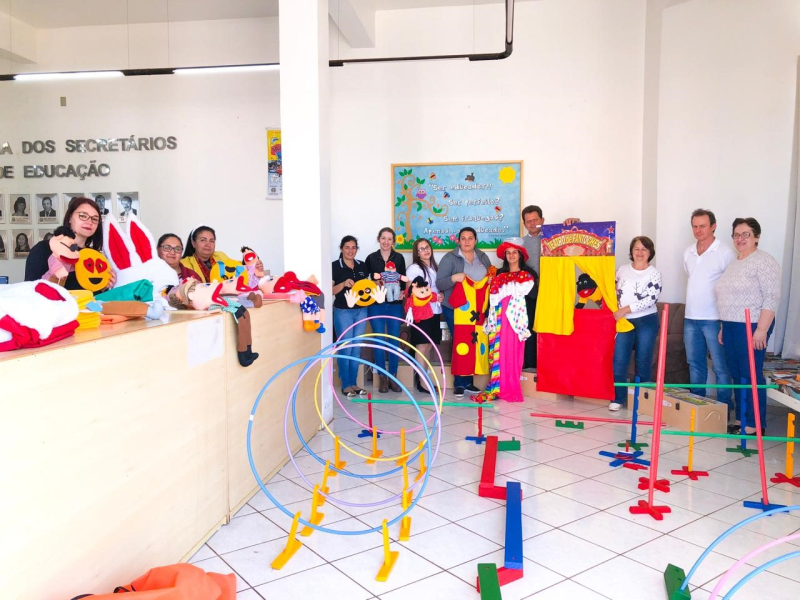 ESCOLAS RECEBEM KIT PEDAGÓGICO DE INCLUSÃO SOCIAL