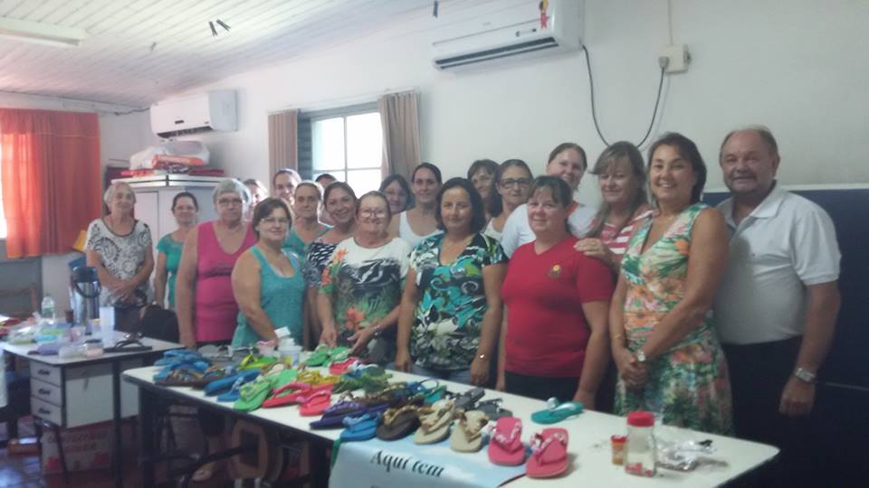 Quinze mulheres são beneficiadas com curso de Macramê em Chinelos 