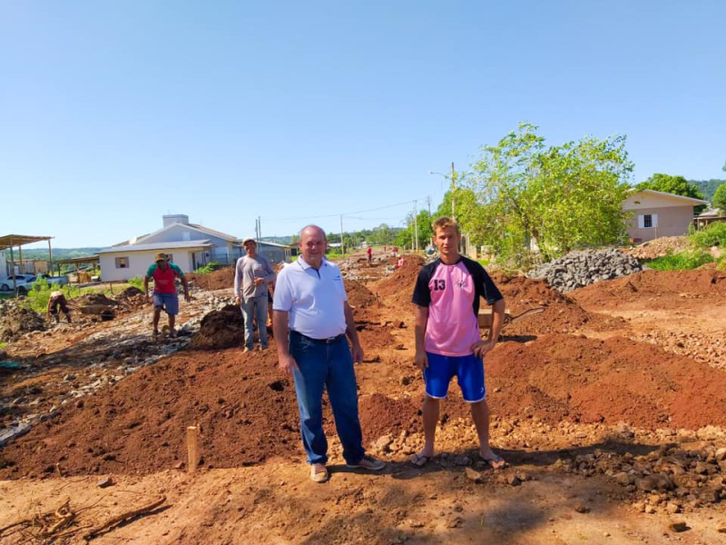OBRAS DE CALÇAMENTO ESTÃO A TODO VAPOR EM PORTO XAVIER.