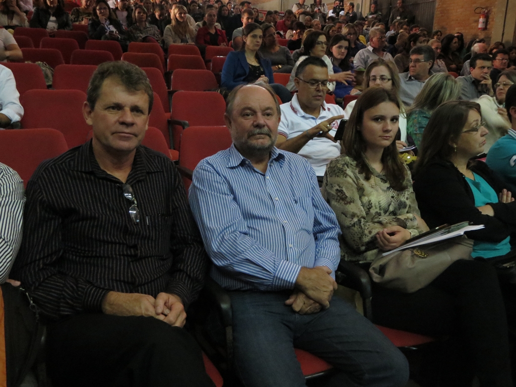 Prefeito e Secretária de Saúde participam de reunião sobre Dengue