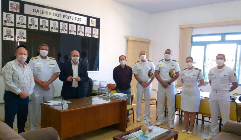 VICE ALMIRANTE E COMANDANTE DO 5º DISTRITO NAVAL DE RIO GRANDE VISITA PORTO XAVIER