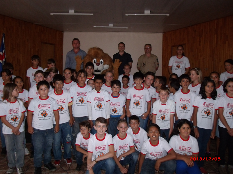 PROERD forma 66 alunos