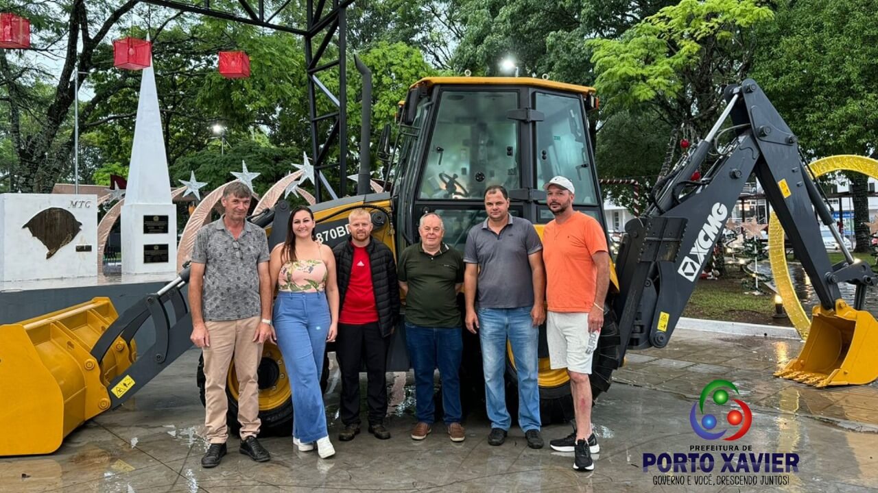 <p>ENTREGA DE NOVA RETROESCAVADEIRA&nbsp;</p>