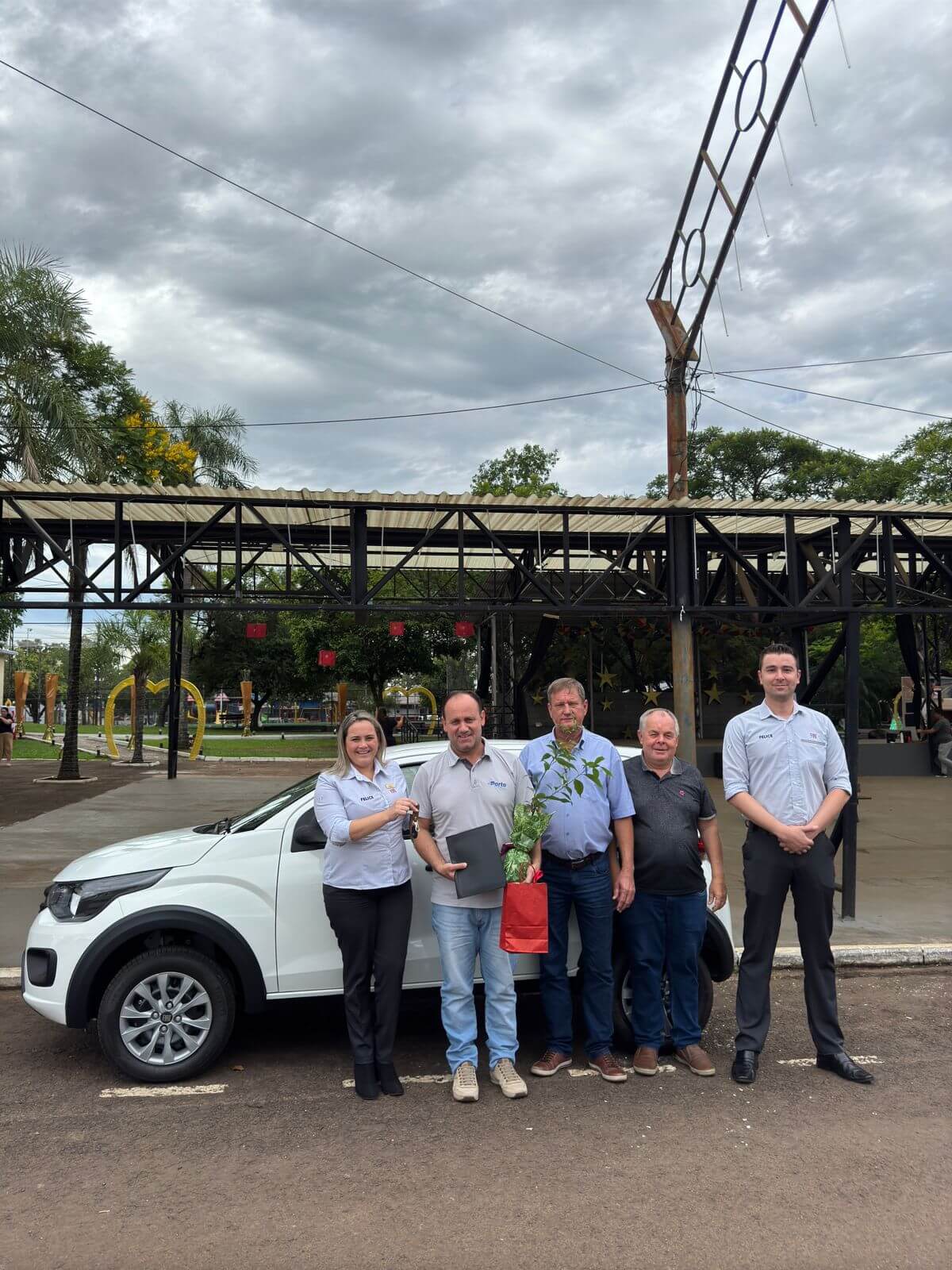 <p>RECEBEMOS O PR&Ecirc;MIO PRINCIPAL DA ETAPA 2024 &ndash; BOL&Atilde;O DE PREMIOS &ldquo;VIVO AQUI, COMPRO AQUI&rdquo;</p>