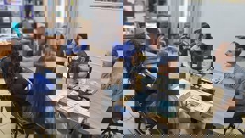 <p>PREFEITO GILBERTO MENIN RECEBE A VISITA DOS ALUNOS DO 7&ordm; ANO DA ESCOLA PRESIDENTE ARTHUR DA COSTA E SILVA PARA APRENDER SOBRE EDUCA&Ccedil;&Atilde;O FISCAL</p>