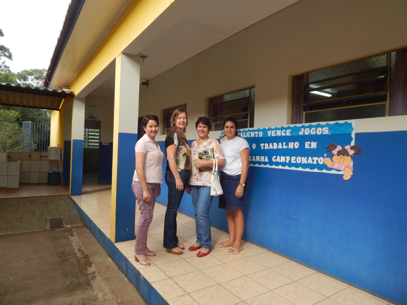 Escola Dona Irene Feier recebe visita da 32ª CRE