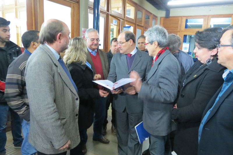 Comitiva da AMM recebe apoio do governador Sartori