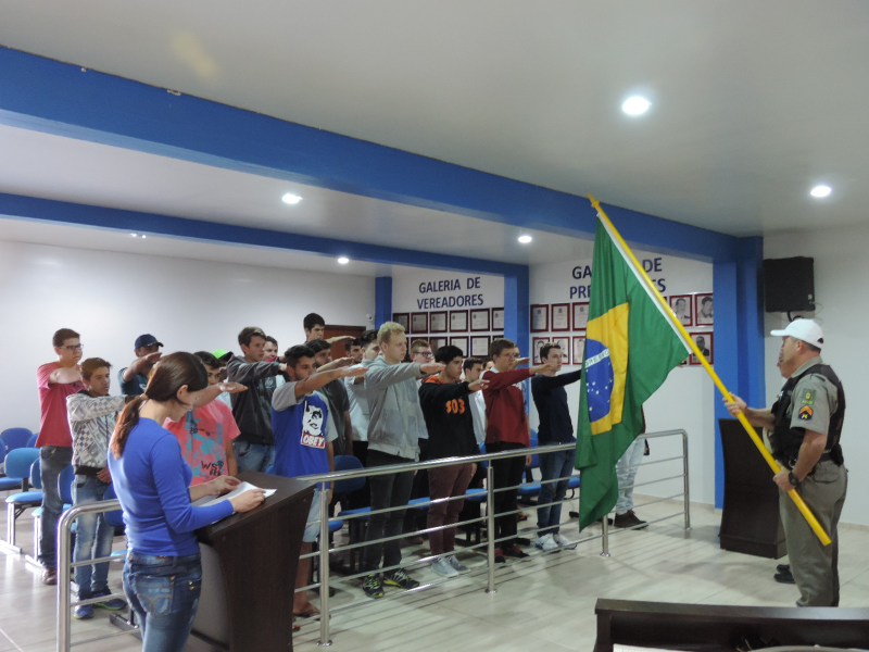 REALIZADA A CERIMÔNIA DE JURAMENTO À BANDEIRA