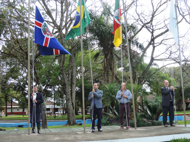ATO CÍVICO EM COMEMORAÇÃO AOS 51 ANOS DE PORTO XAVIER