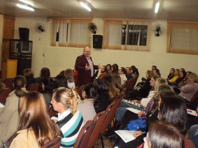 Profissionais da Educação participaram de formação