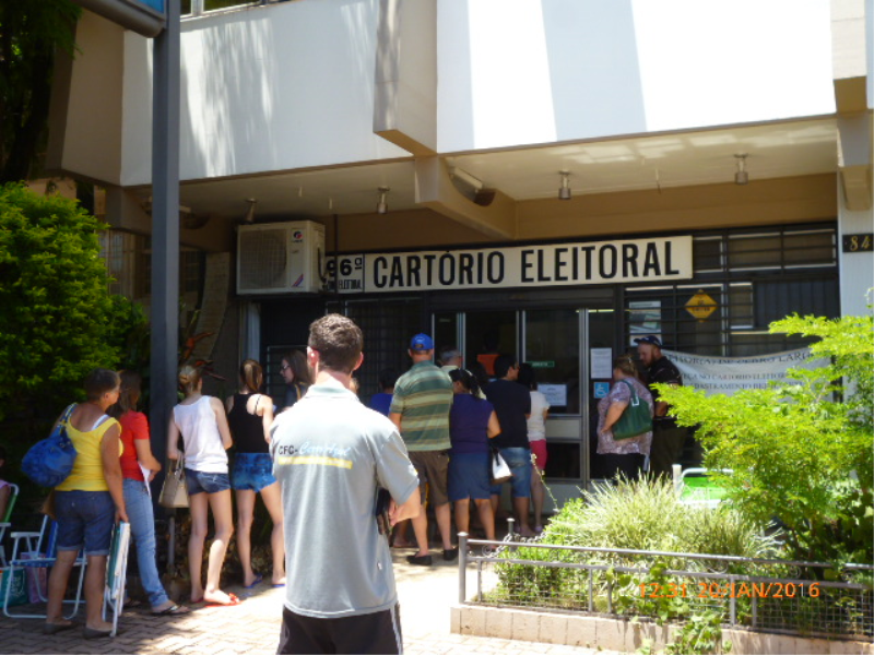 Para votar em 2018, eleitores devem fazer recadastramento biométrico