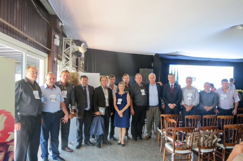 EM EVENTO DE PREFEITOS GAÚCHOS, GOVERNADOR DO RS ANUNCIA PAGAMENTO DOS RECURSOS DA SAÚDE