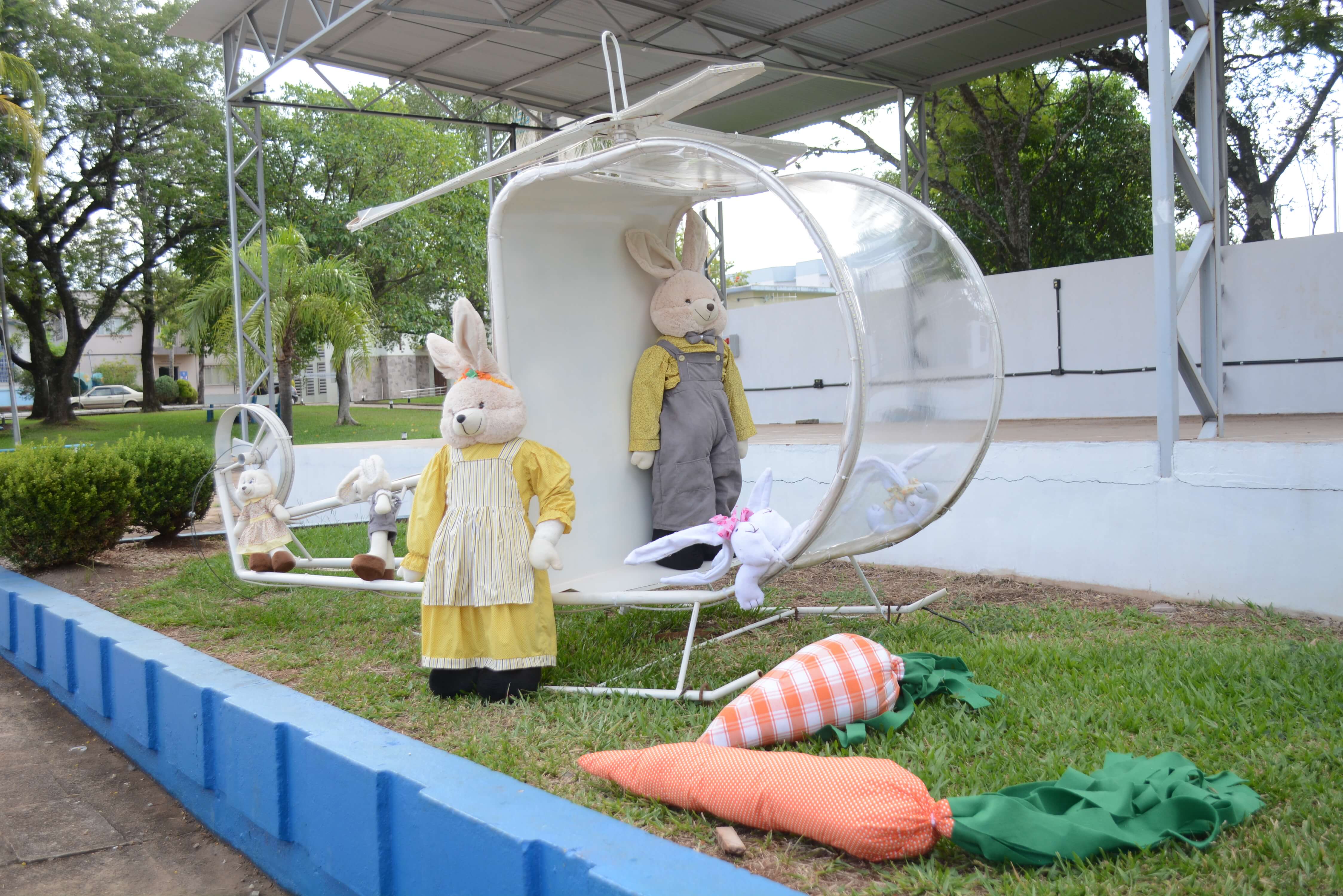 PRAÇA FERDINANDO ALBINO WENDT JÁ ESTA EM CLIMA DE PÁSCOA