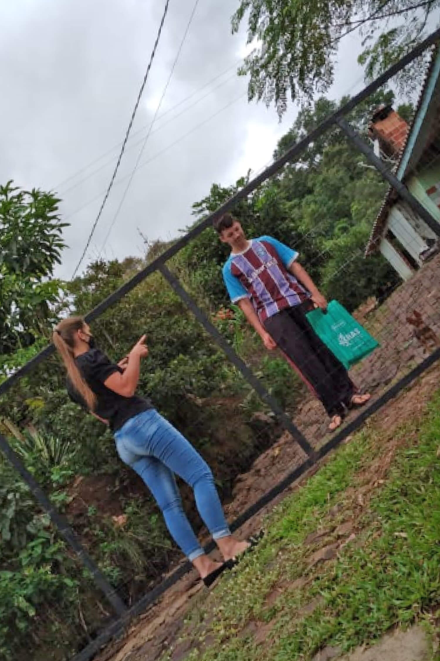 CRAS E CREAS ENTREGAM BOLSA INTERATIVA COM ATIVIDADES AOS USUÁRIOS