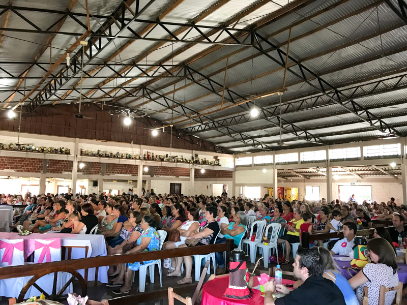 Ação do "Projeto Flor-Mulher" reúne mais de 900 pessoas no CTG Corredor Missioneiro. 