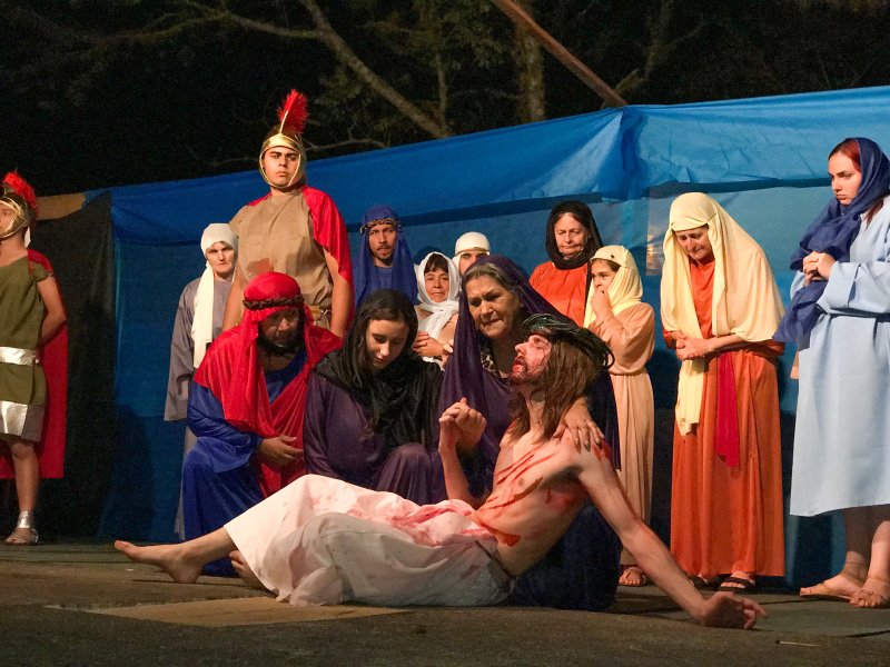 “Paixão Morte e Ressurreição de Cristo” reúne mais de 600 porto-xavierenses na Praça Ferdinando Albino Wendt.