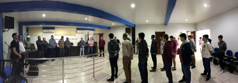 Jovens fazem juramento à bandeira