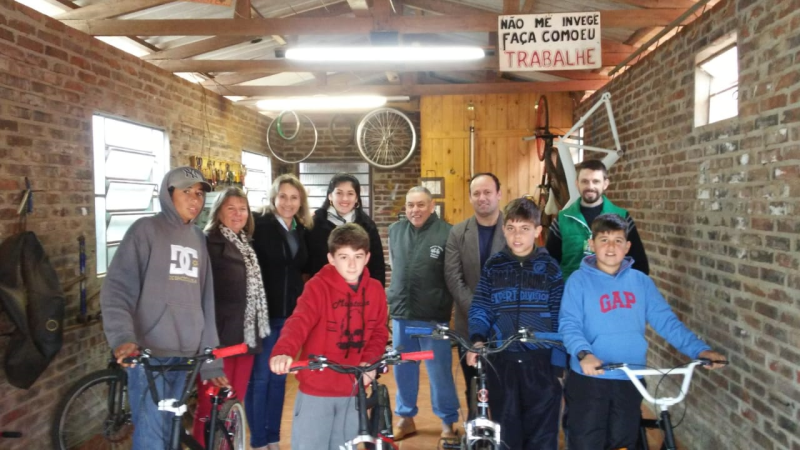 ENTREGUE BICICLETAS DO CONCURSO "LATA VELHA" 