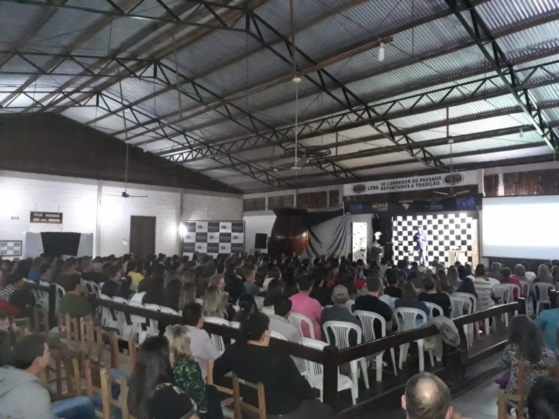 REALIZADA PALESTRA COM DIOGO ELZINGA