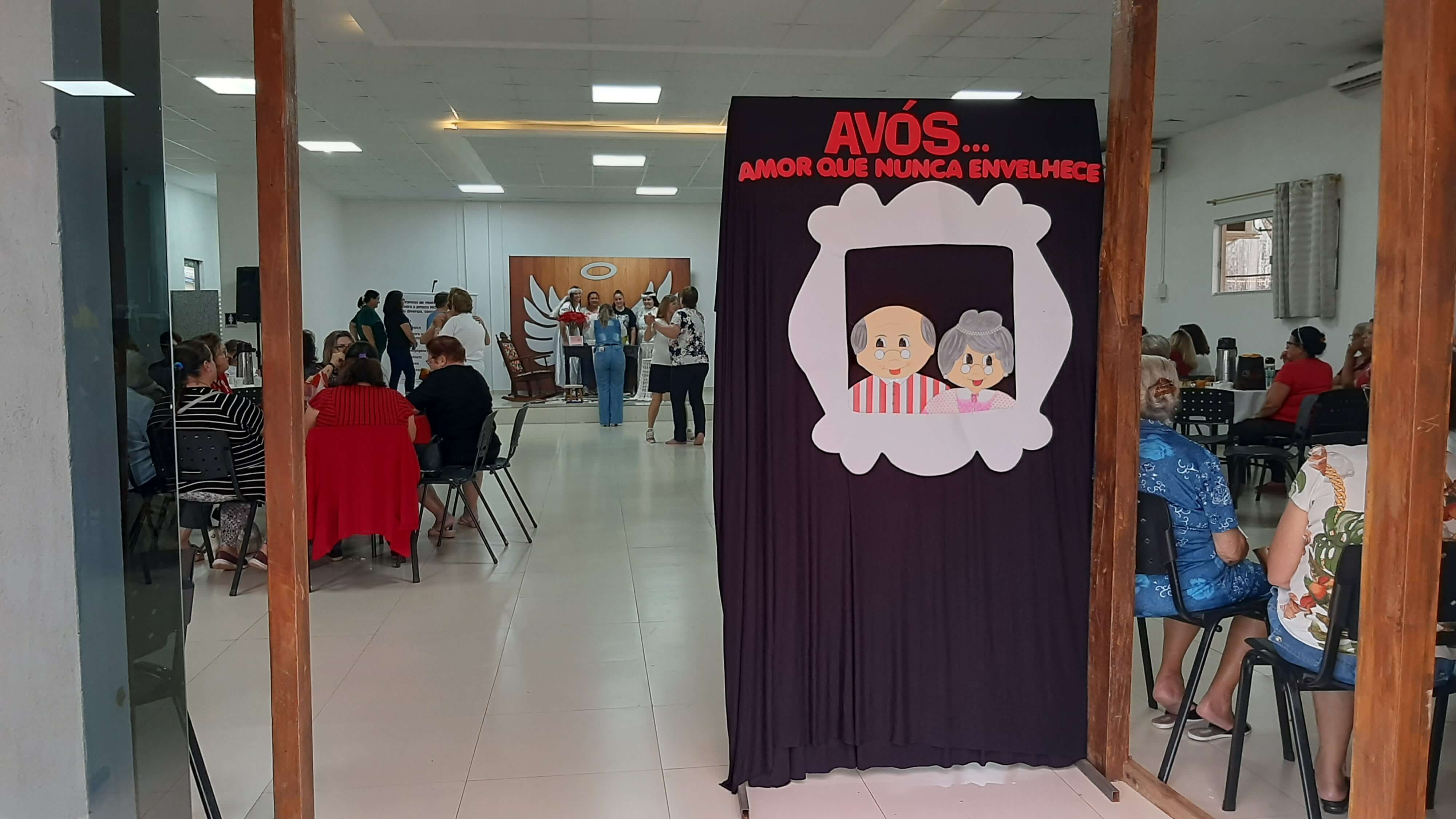 MUITA ALEGRIA E HOMENAGENS MARCARAM O CHÁ DAS VOVÓS 2022