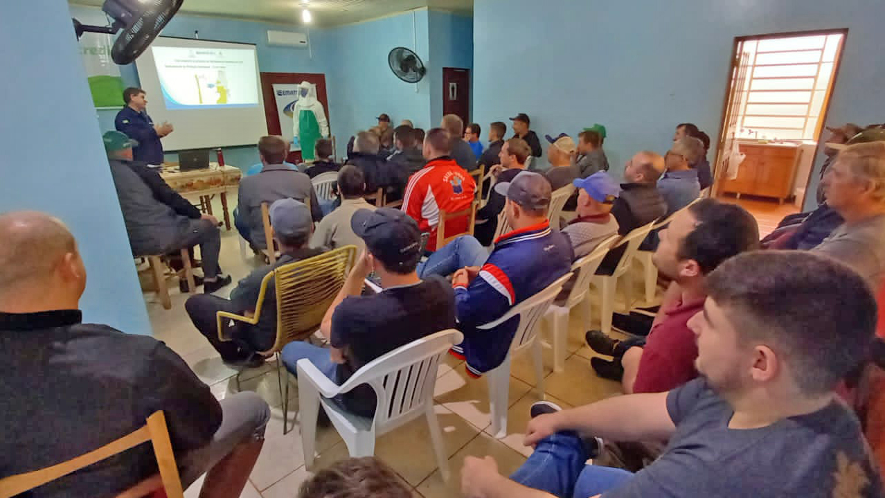 REALIZADO CURSO DE BOAS PRÁTICAS DE APLICAÇÃO DE HERBICIDAS HORMONAIS A AGRICULTORES DO MUNICÍPIO
