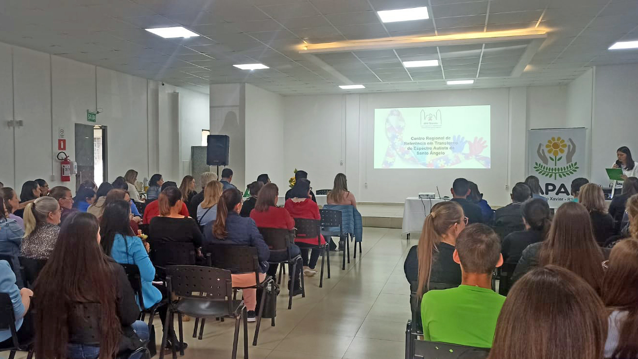 ADMINISTRAÇÃO MUNICIPAL E APAE PROMOVERAM FORMAÇÃO EM TRANSTORNO DO ESPECTRO AUTISTA