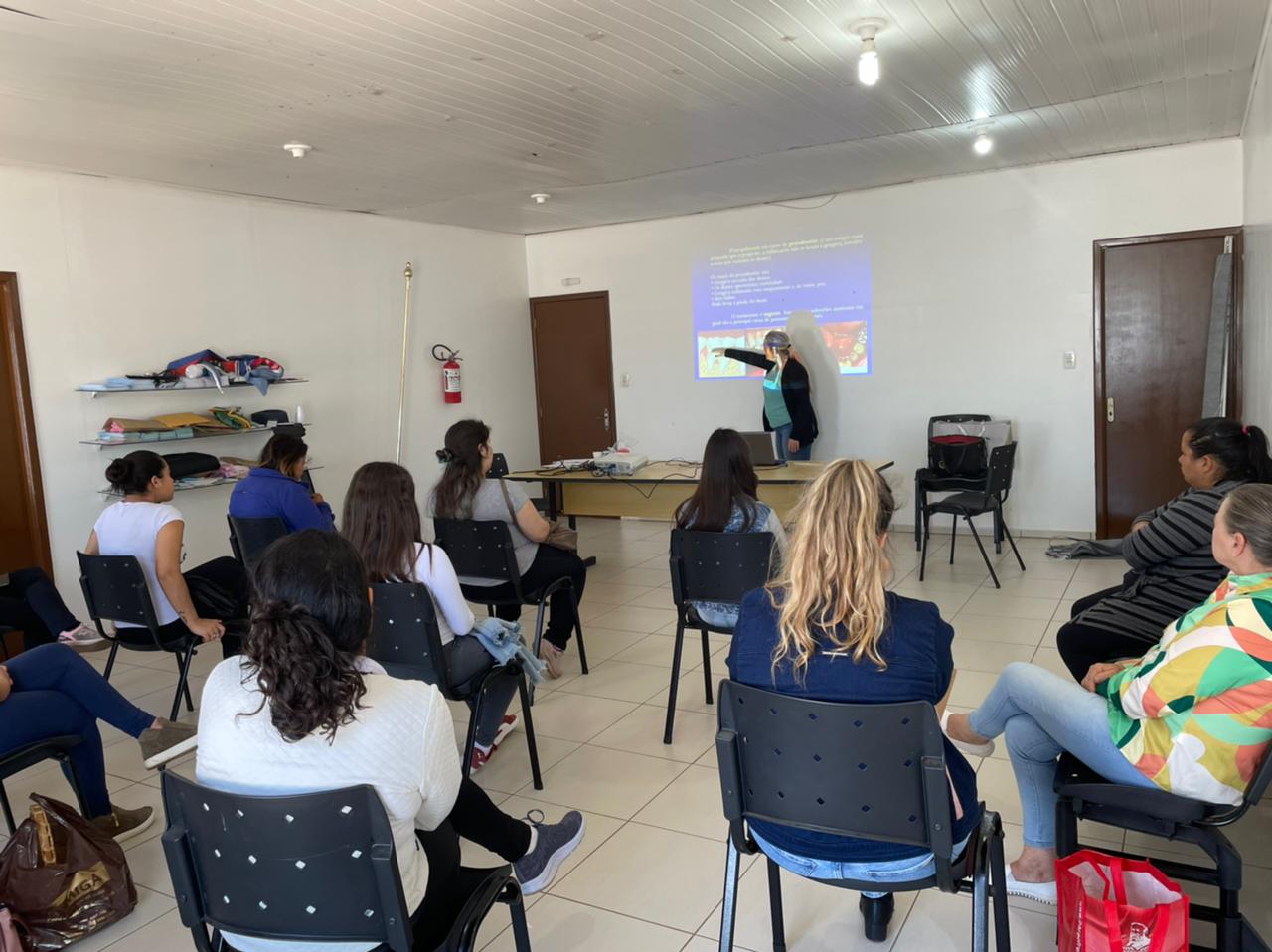 ENCONTRO DO PROJETO SER GESTANTE ABORDA SAÚDE BUCAL NA GESTAÇÃO