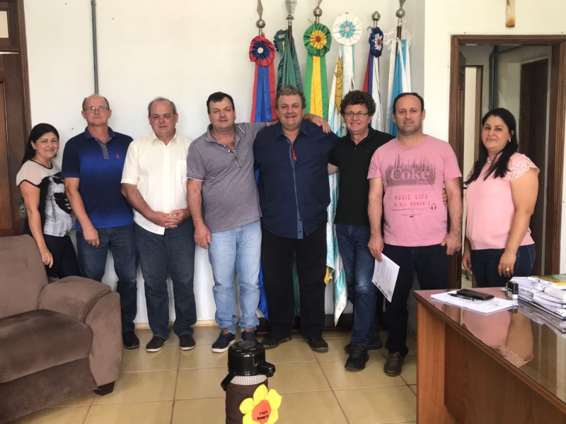 COLETA SELETIVA DE LIXO É PAUTA EM REUNIÃO DE PREFEITOS