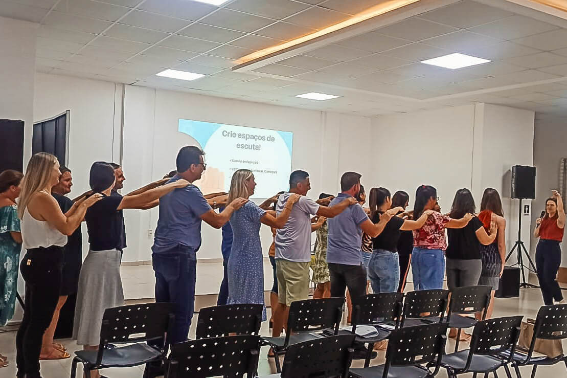 PROFISSIONAIS DA EDUCAÇÃO INICIAM ANO LETIVO COM FORMAÇÃO PEDAGÓGICA