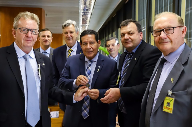 COMITIVA MISSIONEIRA VIAJA À CAPITAL FEDERAL PARA IMPORTANTES AUDIÊNCIAS 