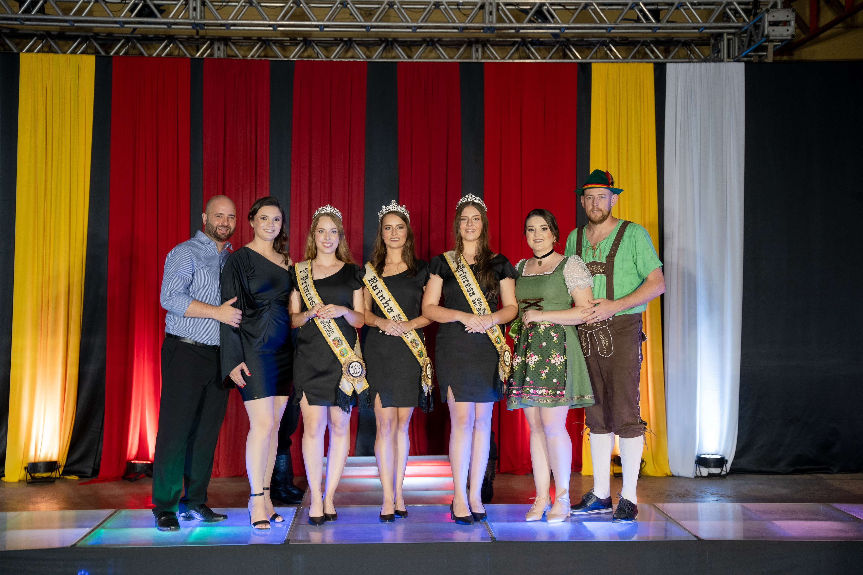 <p>MUNIC&Iacute;PIO CELEBRA ESCOLHA DA CORTE DE SOBERANAS 2025/2026</p>