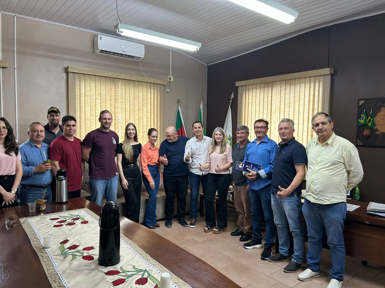 Entre di&aacute;logo e articula&ccedil;&atilde;o: visita pol&iacute;tica refor&ccedil;a alinhamento e proje&ccedil;&otilde;es para Novo Machado