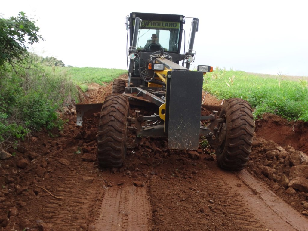 Infraestrutura rural avan&ccedil;a e Prefeitura intensifica recupera&ccedil;&atilde;o de estradas vicinais em Novo Machado