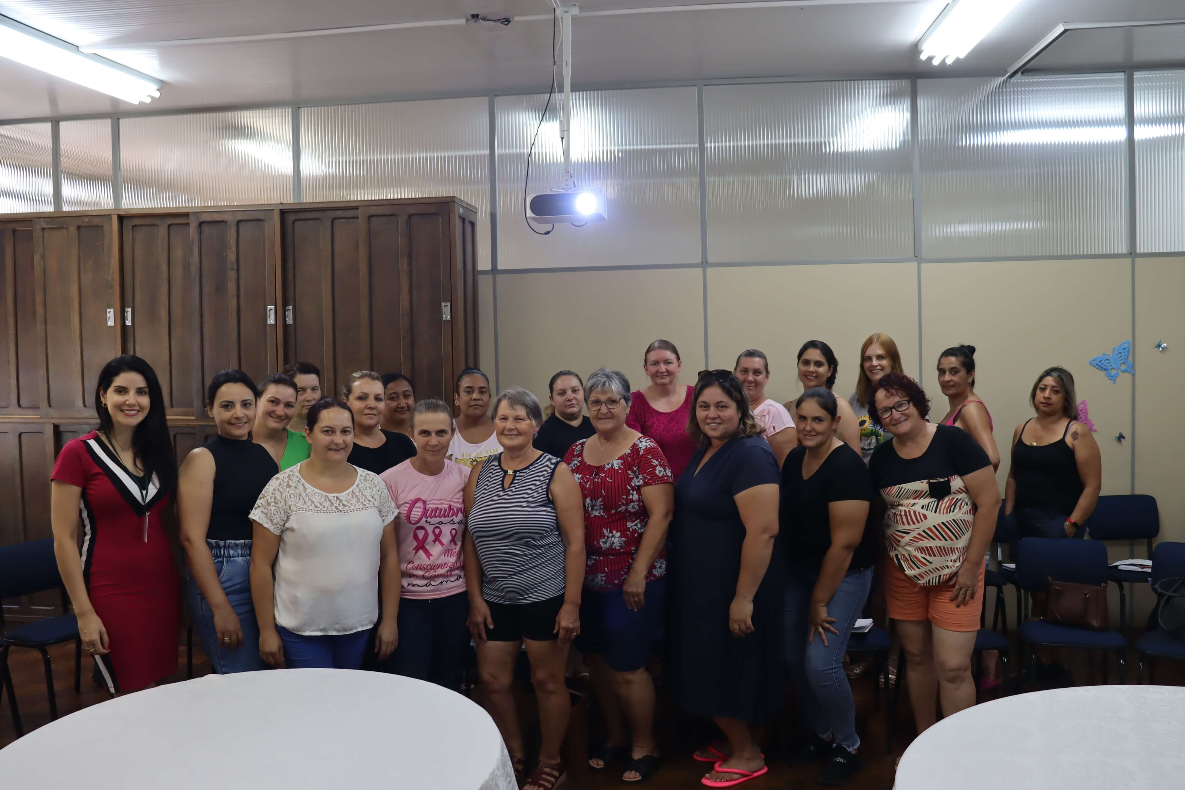 FORMAÇÃO DE COZINHEIRAS DA REDE MUNICIPAL OCORREU ONTEM