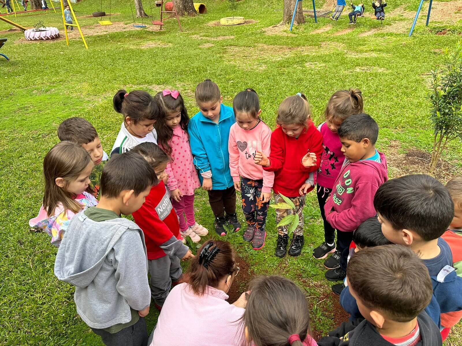 <p>A&Ccedil;&Otilde;ES DE CONSCIENTIZA&Ccedil;&Atilde;O AMBIENTAL S&Atilde;O REALIZADAS NAS ESCOLAS MUNICIPAIS</p>