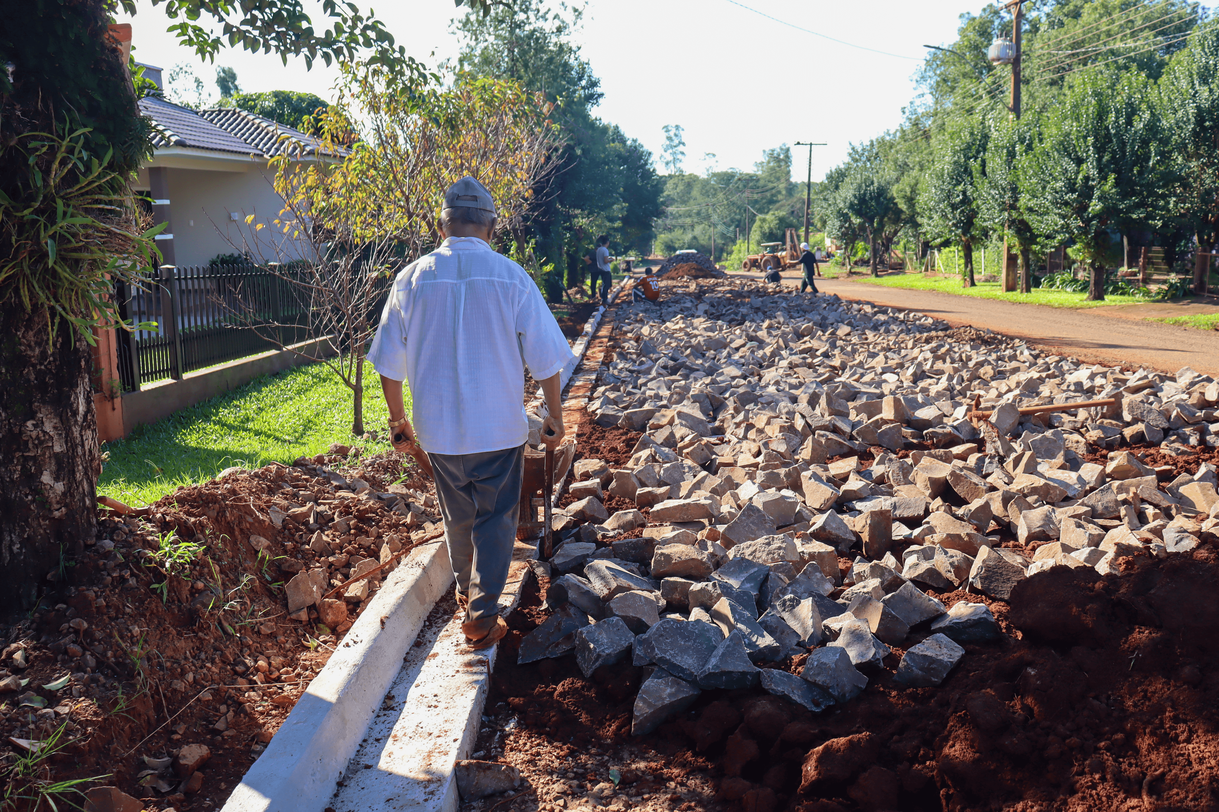 <p>OBRAS DE CAL&Ccedil;AMENTO EM PROGRESSO EST&Atilde;O EM ANDAMENTO</p>