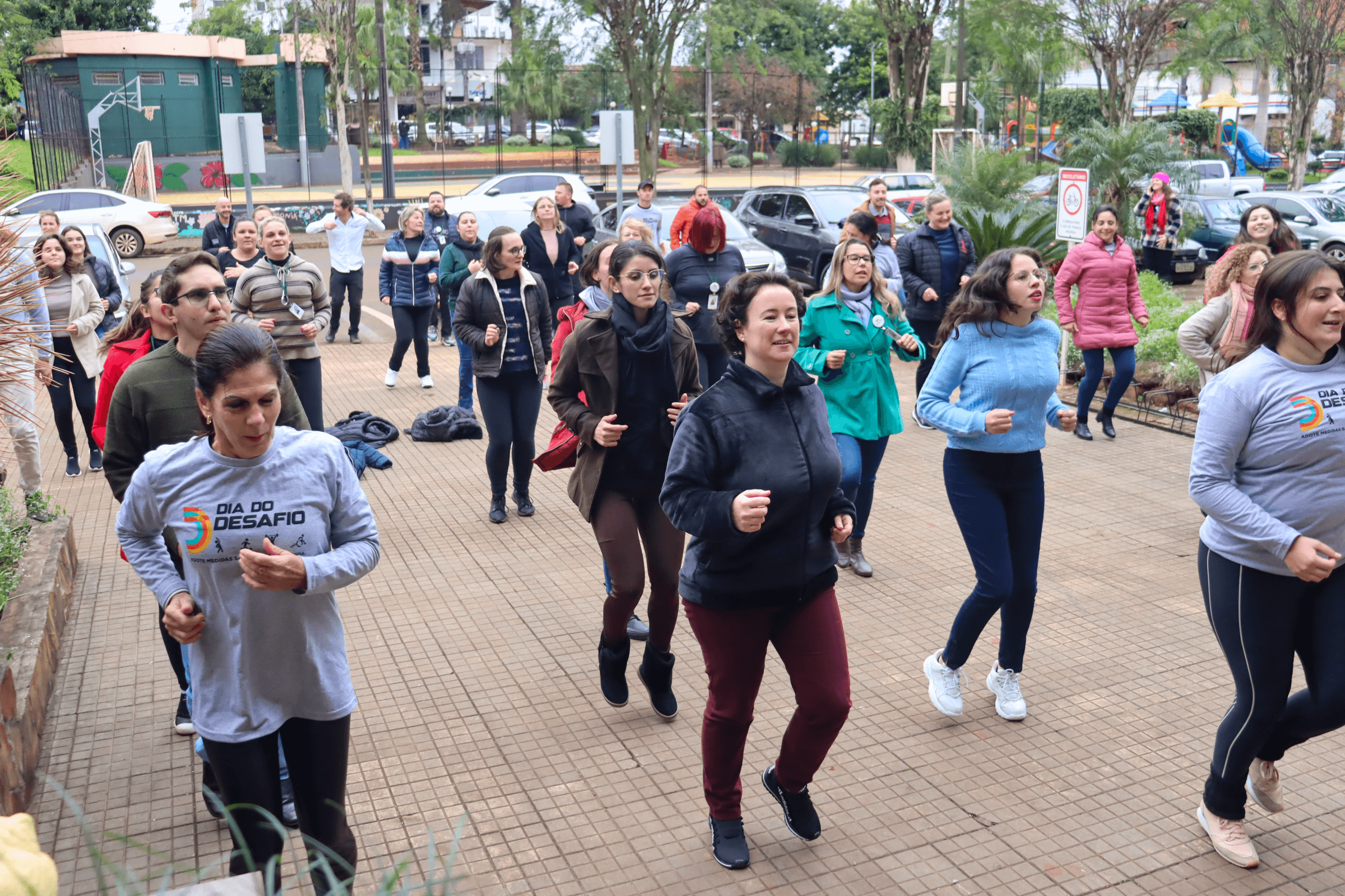 <p>DIA DO DESAFIO OCORREU EM FRENTE AO PAL&Aacute;CIO MUNICIPAL WALTER ULLMANN</p>