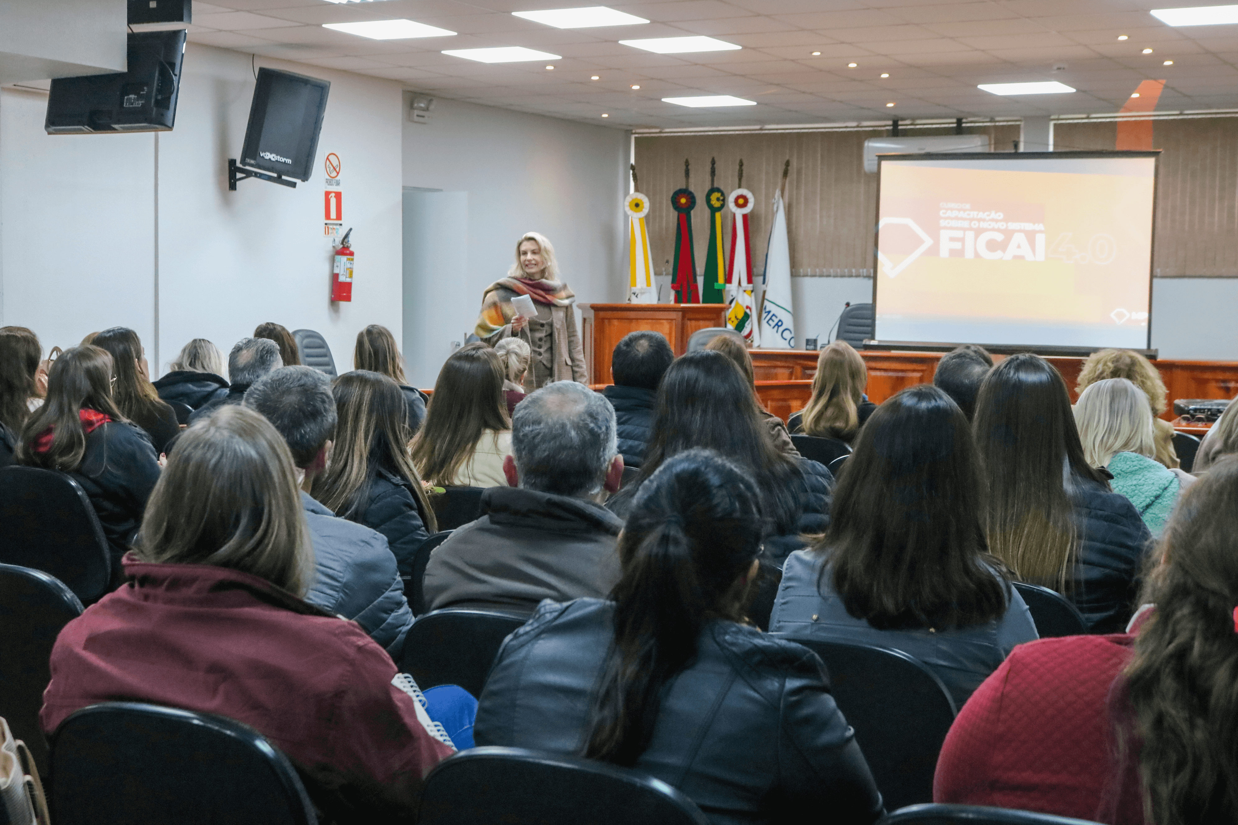 <p>OS MUNIC&Iacute;PIOS DA COMARCA DE TR&Ecirc;S DE MAIO PARTICIPAM DE CURSO CAPACITADOR</p>