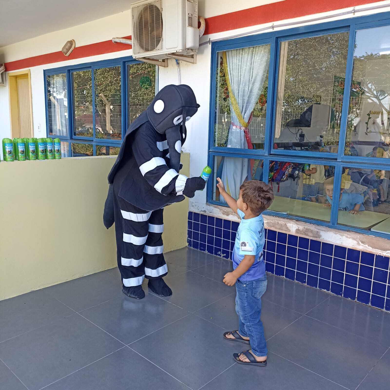 <p>SECRETARIA DE SA&Uacute;DE SEGUE COM ATIVIDADES DE PREVEN&Ccedil;&Atilde;O E COMBATE A DENGUE NAS ESCOLAS</p>