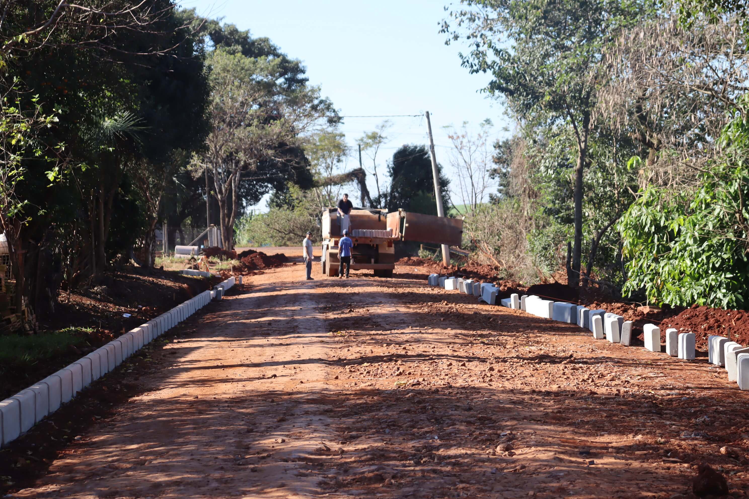 <p>INICIAM OBRAS DE CAL&Ccedil;AMENTO NA RUA S&Atilde;O MIGUEL</p>