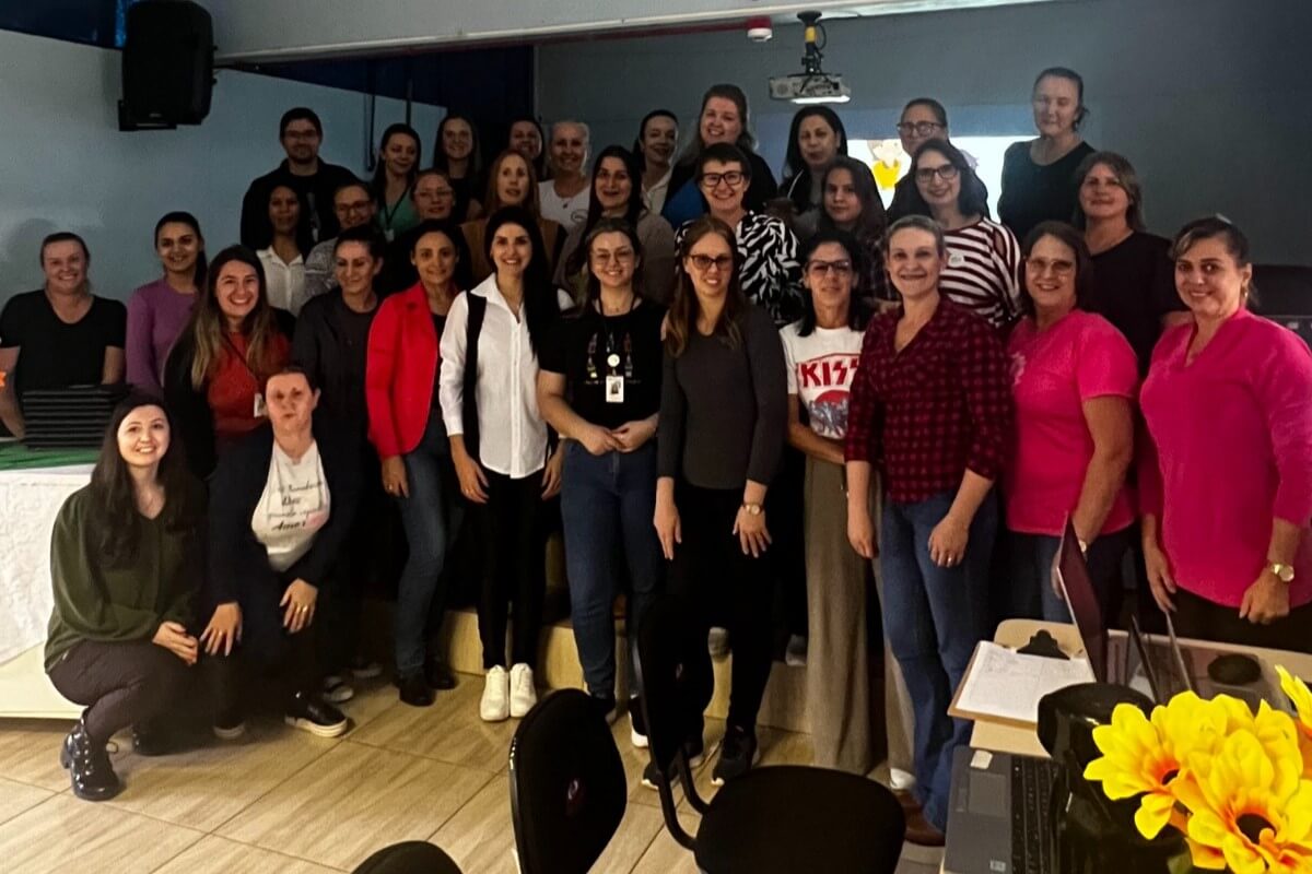 <p>GESTORES EDUCACIONAIS DO MUN&Iacute;CIPIO PARTICIPAM DE CURSO CAPACITADOR</p>