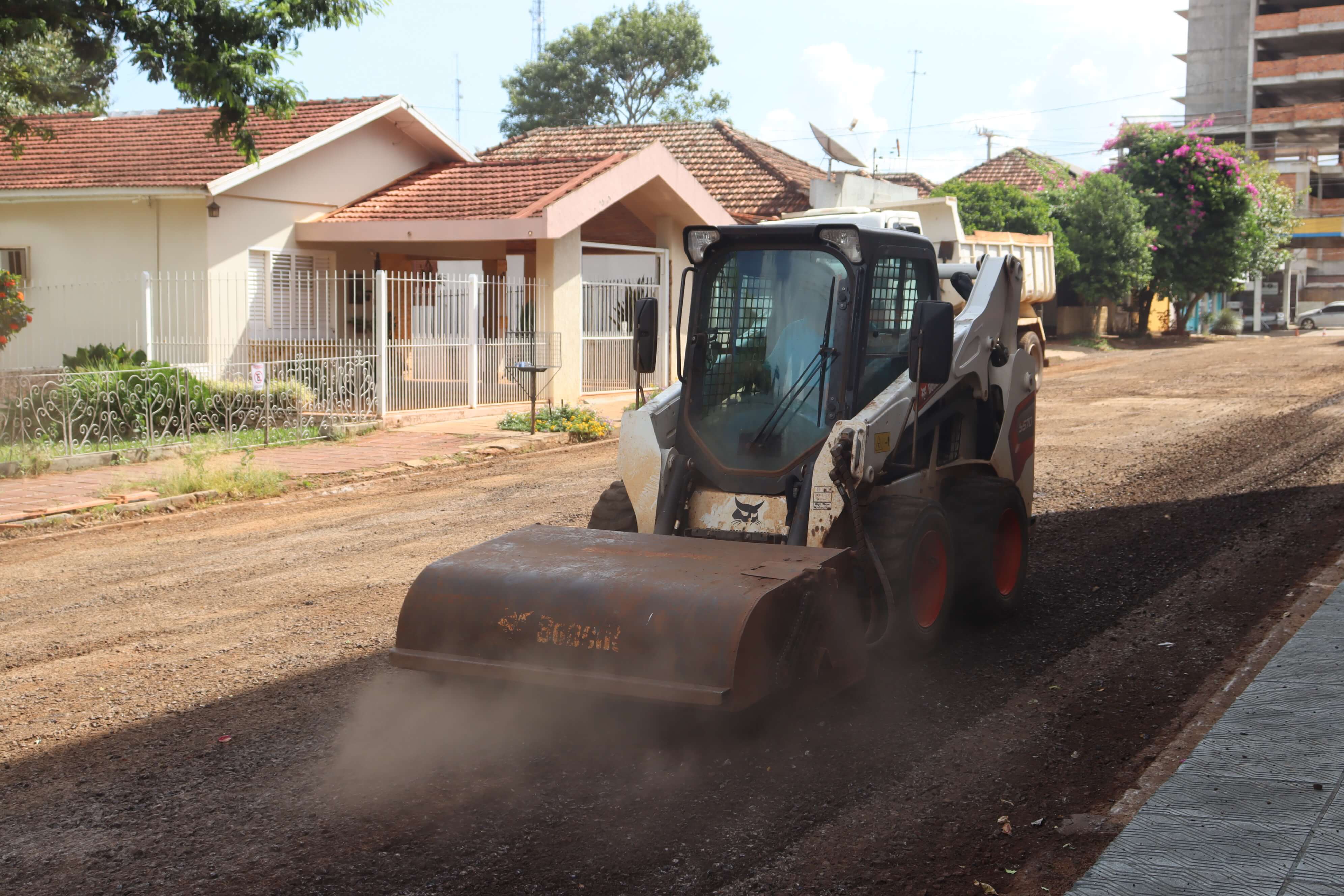 OBRAS DE RECAPEAMENTO NA RUA SÃO PAULO JÁ INICIARAM
