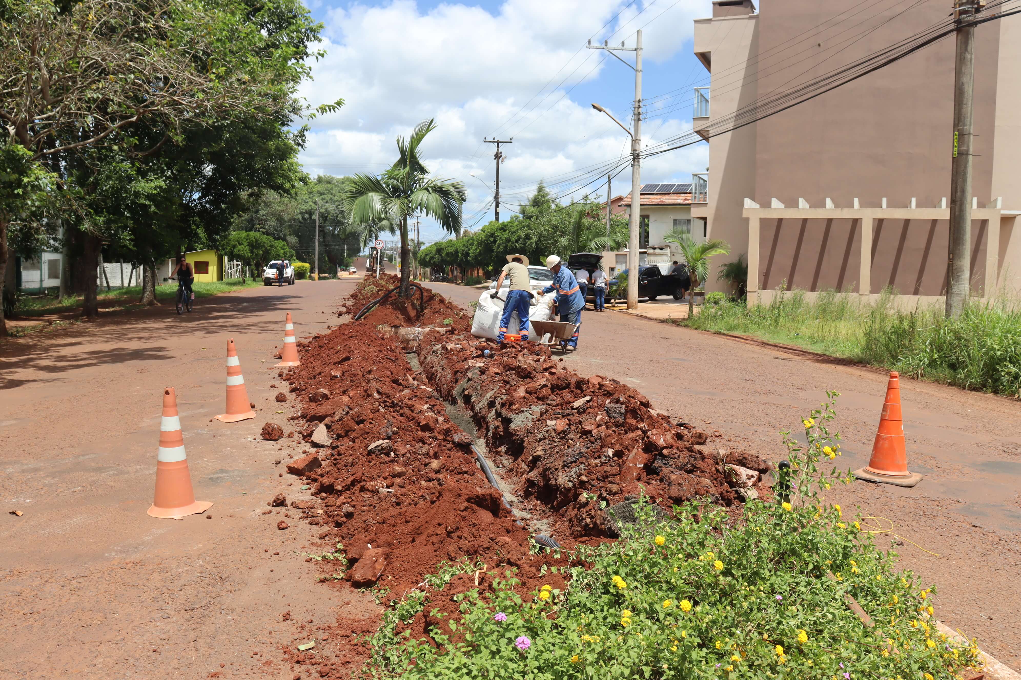 ESTÁ SENDO REALIZADA MELHORIAS NA ILUMINAÇÃO PÚBLICA NA AVENIDA SANTA ROSA