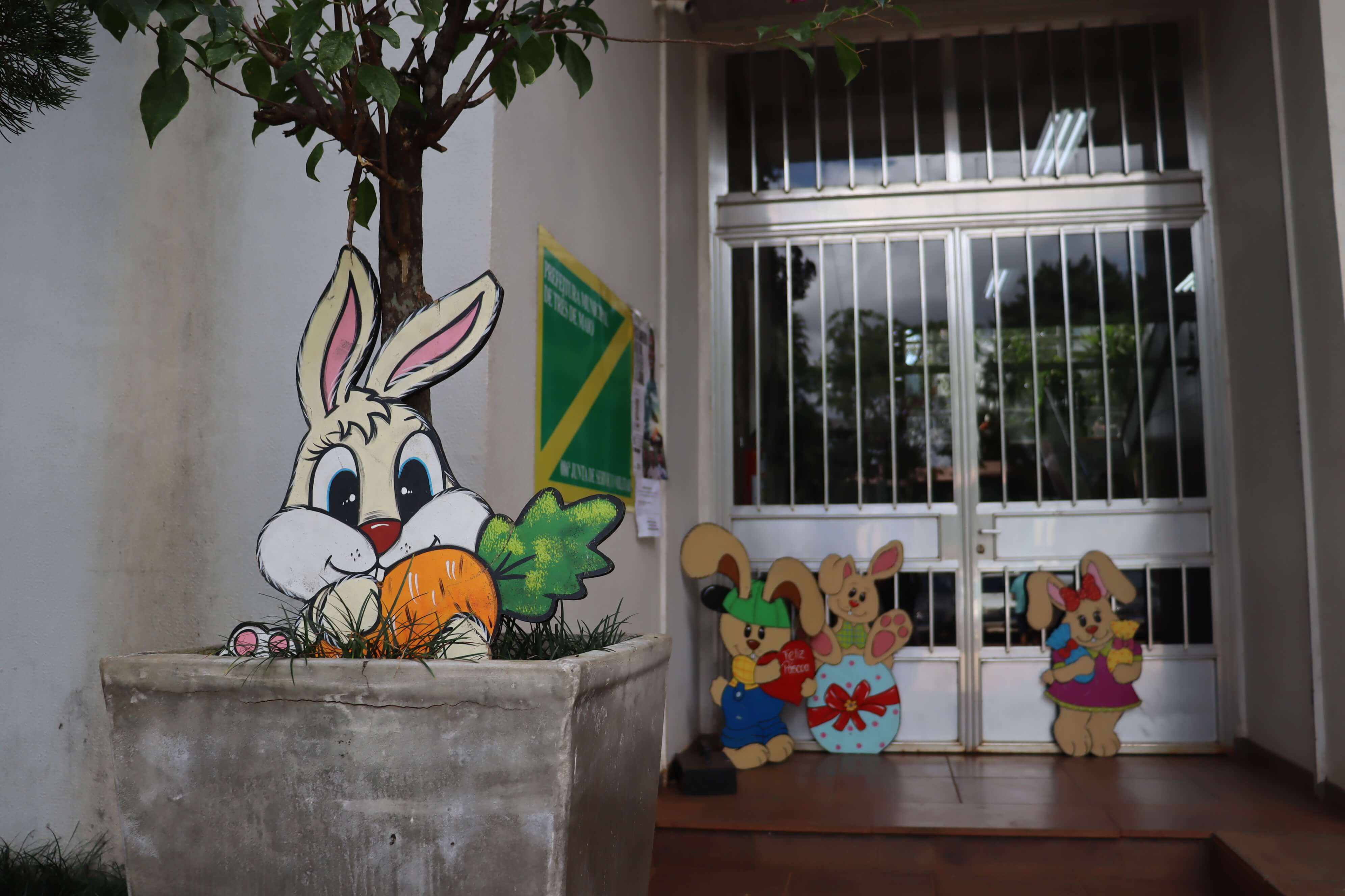 <p>PREFEITURA MUNICIPAL EST&Aacute; DECORADA PARA A P&Aacute;SCOA</p>