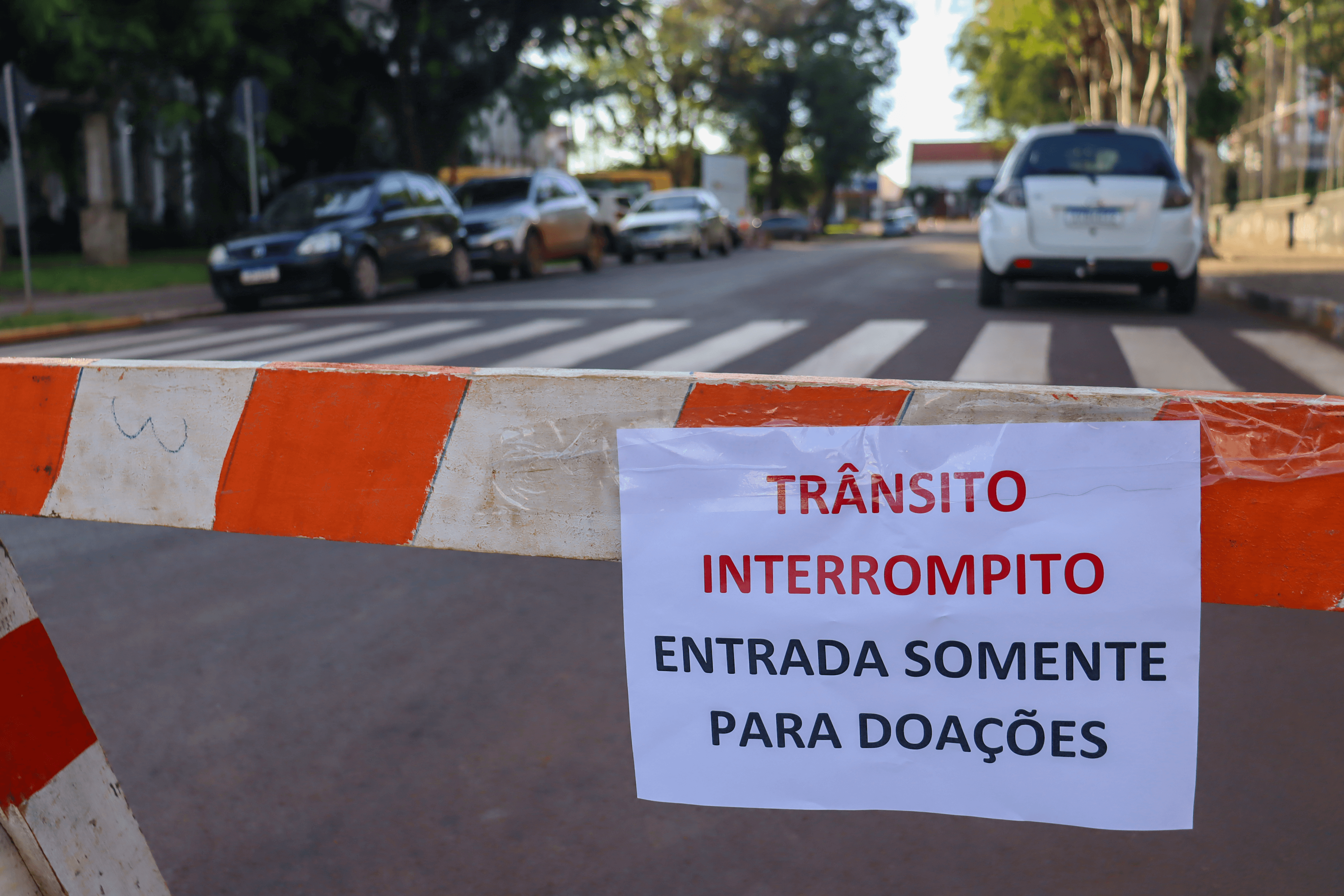 <p>TR&Acirc;NSITO EM FRENTE A PREFEITURA MUNICIPAL EST&Aacute; RESTRITO A DOADORES E TRANSPORTADORES DAS DOA&Ccedil;&Otilde;ES</p>