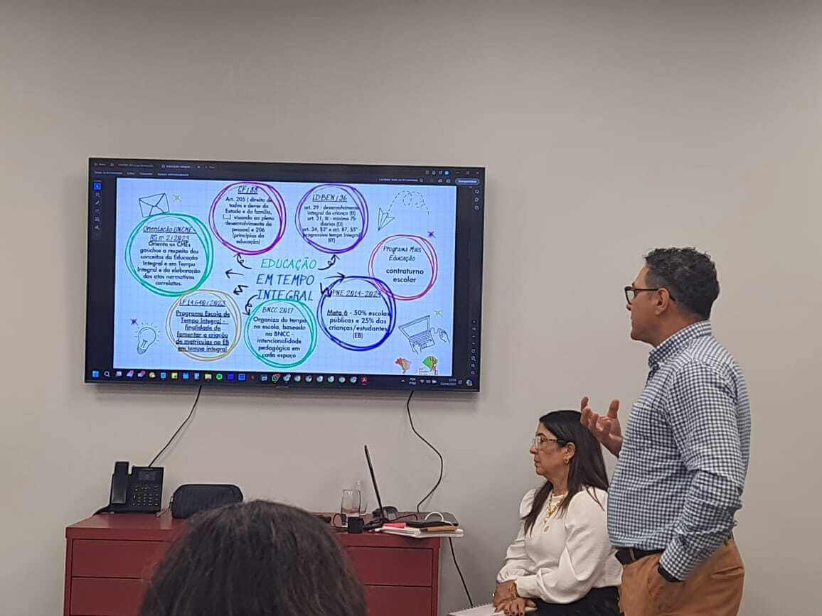 <p>SECRETARIA E CONSELHO MUNICIPAL DE EDUCA&Ccedil;&Atilde;O PARTICIPARAM DE FORMA&Ccedil;&Atilde;O REGIONAL</p>