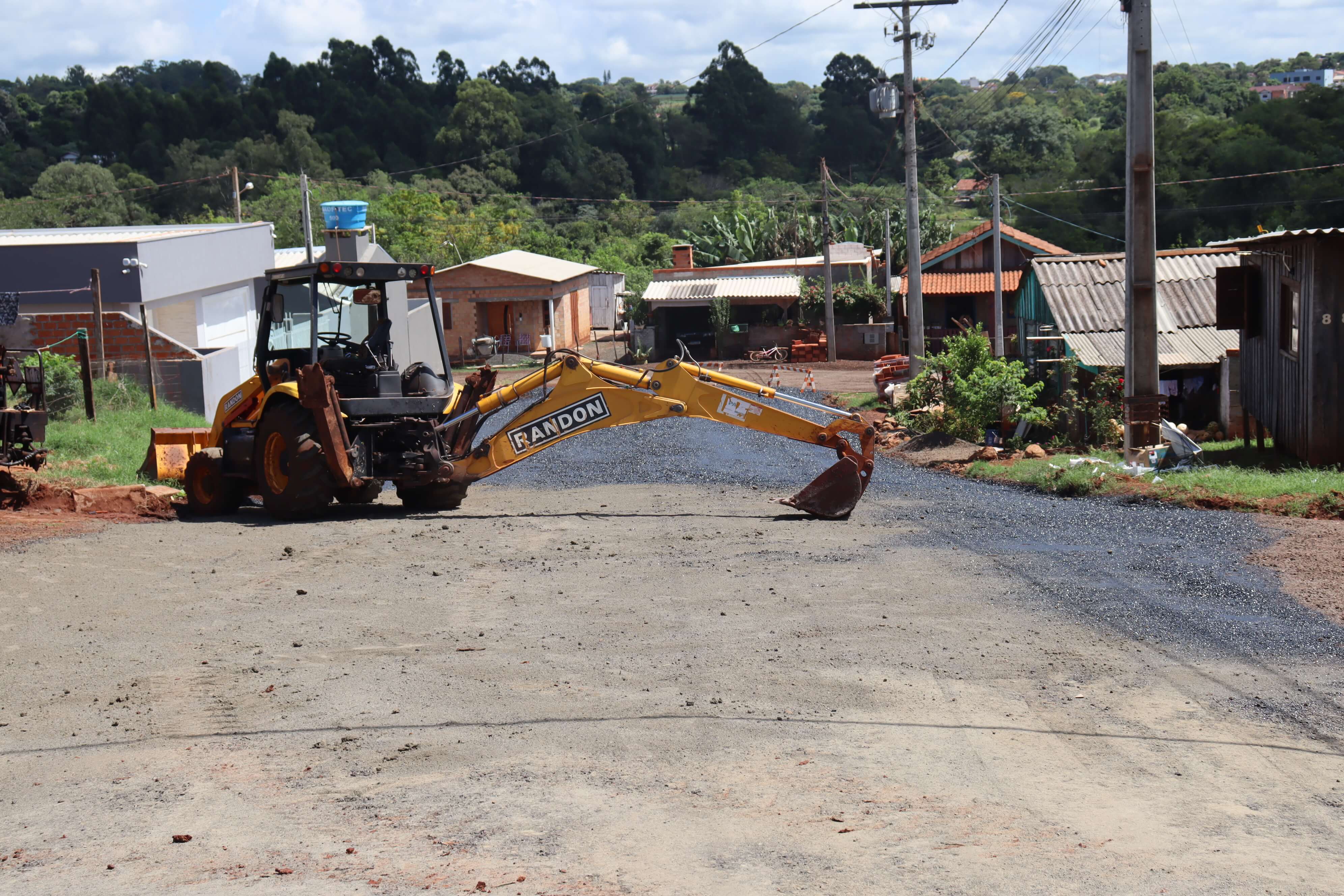 ESTÃO SENDO REALIZADAS MELHORIAS NO BAIRRO MENINO DEUS